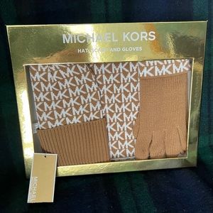 MICHAEL KORS Beige Hat Scarf and Gloves Set